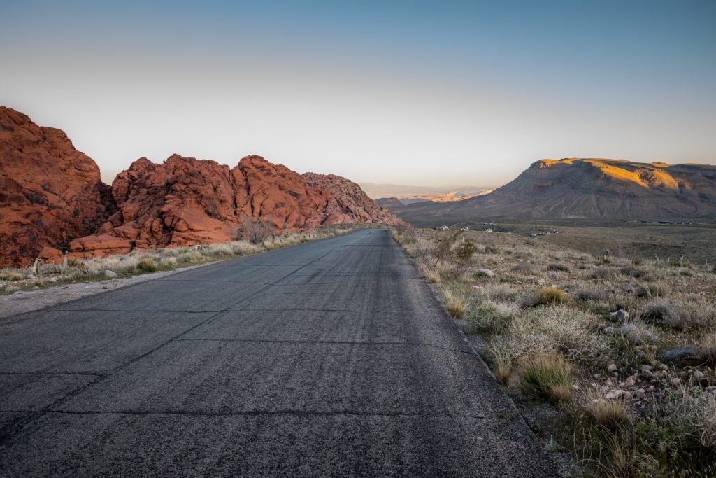 Foto de estrada próxima ao Grand Canyon, em direção a Las Vegas