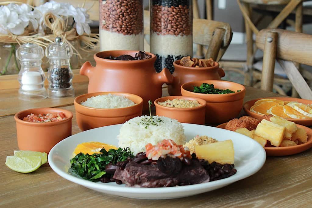 prata de feijoada no Uma sala mais reservada no  Villaggio Restaurant 