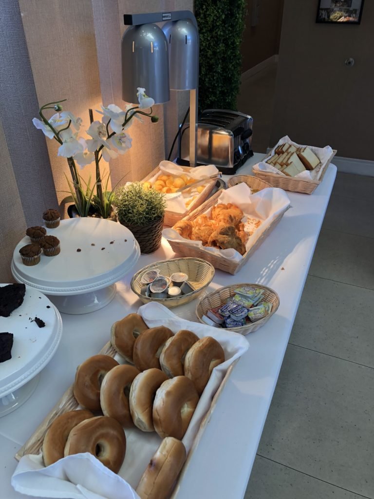 paes no cafe da manha