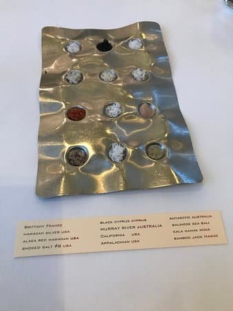 Bandeja de alumínio com 12 tipos de sal no Alexander